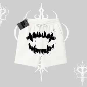 Beyaz Şort Vampir Dış