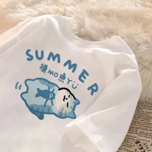 Beyaz Yaz Japon Karikatür Retro Trend Eğlenceli Sevimli Balık Uyku Yavru Baskı Çift Gevşe