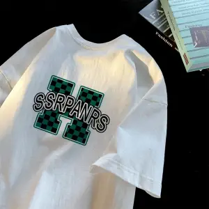 Beyaz Yaz Trendi Yaz Üst Hong Kong Faionable Grafik Tees Unisex Ca