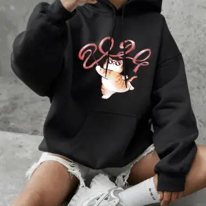 Bir Kedi Kurdele Çalıyor Baskılı Tişörtü Kadın Temel Ürünleri Bisiklet Yaka Kapüşonlu Üstler
