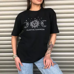 Bisiklet Yaka Siyah Ay Baskılı Oversize