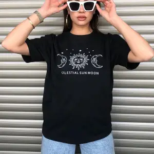 Bisiklet Yaka Siyah Ay Baskılı Oversize