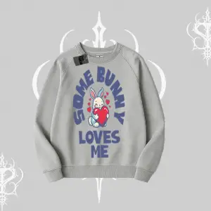 Biskilet Sweatshirt Sevimli Tavşan Some Bunny Loves Me Baskılı