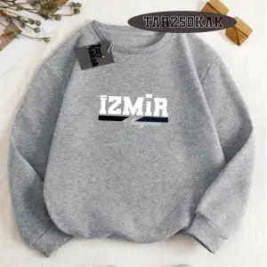 Biskilet Yaka Sweatshirt Beyaz izmir smyrna Özel Tasarım Plaka Detaylı