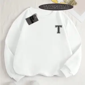Biskilet Yaka Sweatshirt Beyaz T HARFİ İSME Özel Tasarım