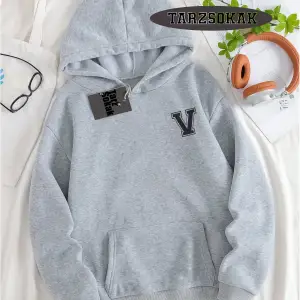 Biskilet Yaka Sweatshirt Beyaz V HARFİ İSME Özel Tasarım