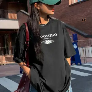 Blooming Vitality Baskılı Beyaz Oversize Tişört