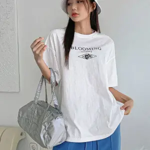 Blooming Vitality Baskılı Beyaz Oversize Tişört