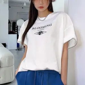 Blooming Vitality Baskılı Beyaz Oversize Tişört