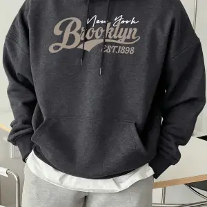 Brooklyn New York Est. 1898 Baskı Erkekler Kapşonlu Sonbahar Cep Sokak Şıklığı Gevşek Polar T