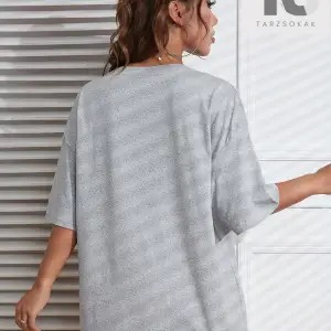 Cadılar Bayramı Kafatası ve Sloganlı Grafik Düşük Omuz Tişörtü