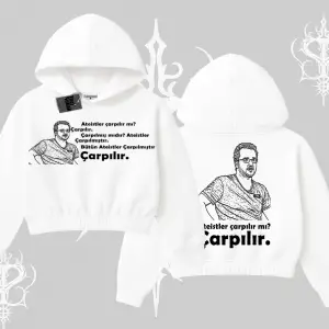 Çarpılır mı? Çarpılmıştır. Kapşonlu Crop Sweatshirt