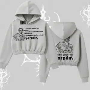 Çarpılır mı? Çarpılmıştır. Kapşonlu Crop Sweatshirt