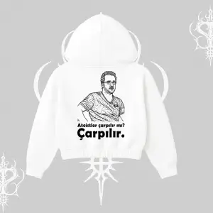 Çarpılır mı? Çarpılmıştır. Kapşonlu Crop Sweatshirt