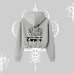 Çarpılır mı? Çarpılmıştır. Kapşonlu Crop Sweatshirt