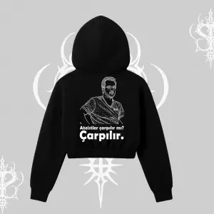 Çarpılır mı? Çarpılmıştır. Kapşonlu Crop Sweatshirt