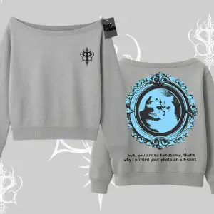 Çerçeveli Kedi Baskılı Kayık Yaka Sweatshirt