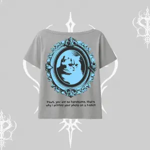 Çerçeveli Kedi Baskılı Kayık Yaka Tshirt