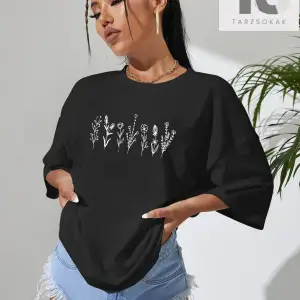 Çiçek Desenli Düşük Omuz Oversize Tişört
