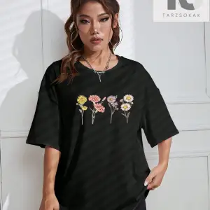Çiçek Desenli Düşük Omuz Tişört