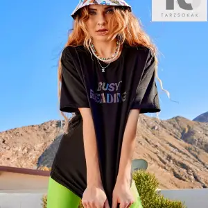 Çiçek Ve El Baskılı Düşük Omuz Oversize Tişört