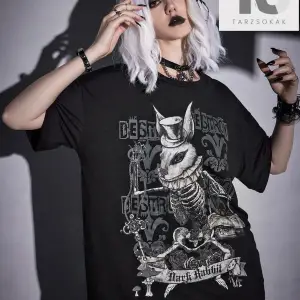 Çiçek ve Harf Grafik Damla Omuz Tişört