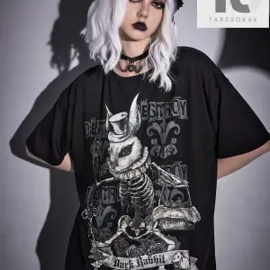 Çiçek ve Harf Grafik Damla Omuz Tişört