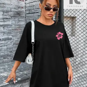 Çiçek Ve Harf Grafik Düşük Omuz Oversize Tişört