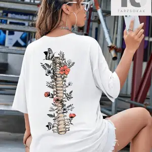 Çiçek ve İskelet Desenli Düşük Omuzlu Tişört