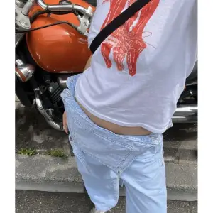 Çizme - T-shirt Beyaz