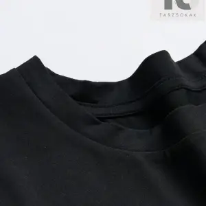 Coolane Harfli Grafik Düşük Omuzlu Tişört