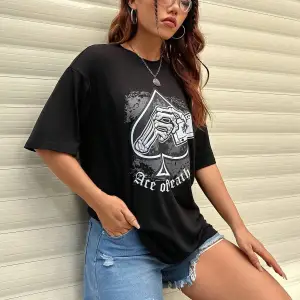 Coolane Kadın Kart Harfli Kafatası Desenli Kısa Kollu Tişört