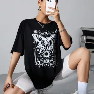 Coolane Kelebek Desenli Baskılı T-shirt