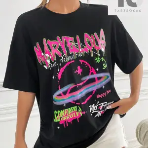 Coolane Motosiklet ve Harf Grafikli Düşük Omuz Tişörtü