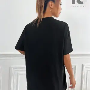 Coolane Motosiklet ve Harf Grafikli Düşük Omuz Tişörtü