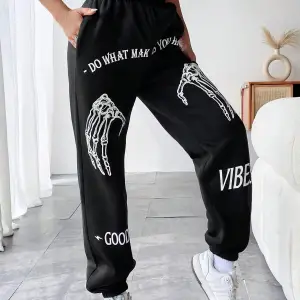Coolane Skeleton Hand & Letter Graphic Elastic Waist 4 Mevsim Eşofman