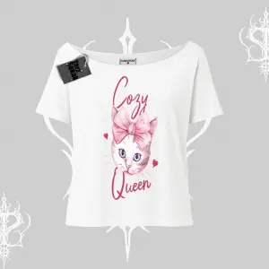 Cozy Queen Kedi Baskılı Kayık Yaka Tshirt