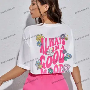 Crop CKOD-232913 Çiçek ve Slogan Grafikli Düşük Omuz Kısa
