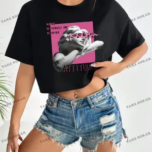 Crop CKOD-232913 Şekil ve Harf Grafik Düşük Omuz Kısa