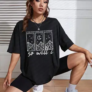 Dağ ve Harf Grafikli Düşük Omuz Tişört