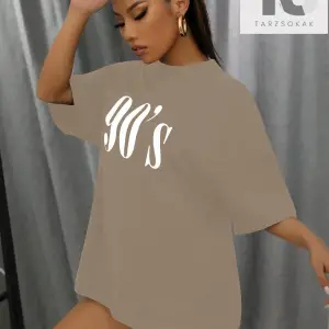 Damla Omuz Harf Grafikli Oversize Tişört