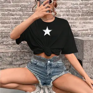 Damla Omuz Yazılı Nakışlı Üst