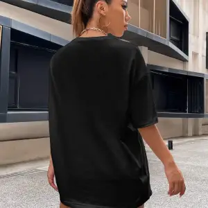 Damla Omuz Yazılı Nakışlı Üst