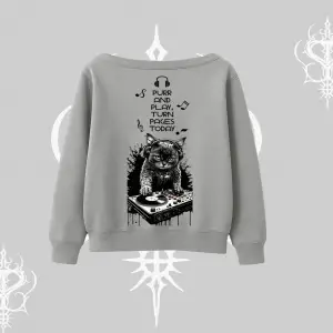 DJ Kedi Baskılı Müzik Temalı Kayık Yaka Sweatshirt