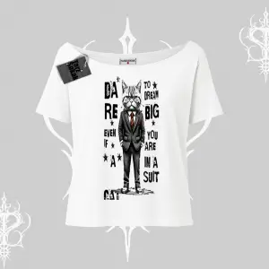 Dream Big Yazılı Takım Elbiseli Kedi Baskılı Kayık Yaka Tshirt