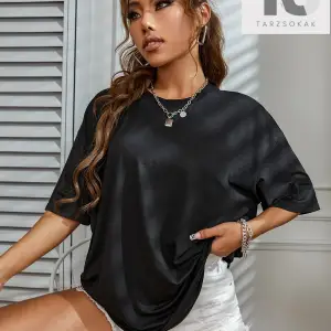 Düşük Omuzlu Kelebek Desenli Üst