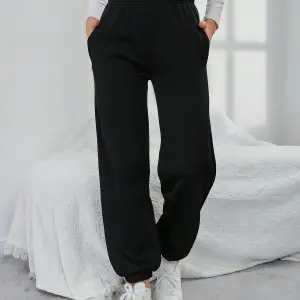 Düz Elastik Bel Eğimli Cepli Eşofman Altı