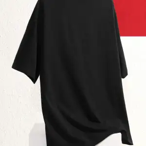 Eduely Sloganlı ve İskelet Grafikli Düşük Omuzlu Tişört