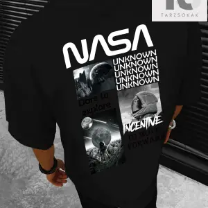 Erkek Astronot ve Slogan Grafikli Düşük Omuz Tişörtü