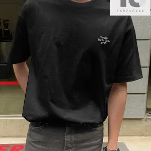 Erkek Ayı ve Mektup Grafikli Tişört